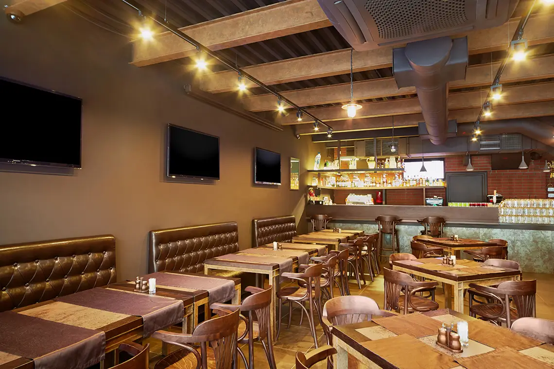 Modernes Restaurant mit Decken-Klimaanlage Modernes Restaurant mit Decken-Klimaanlage