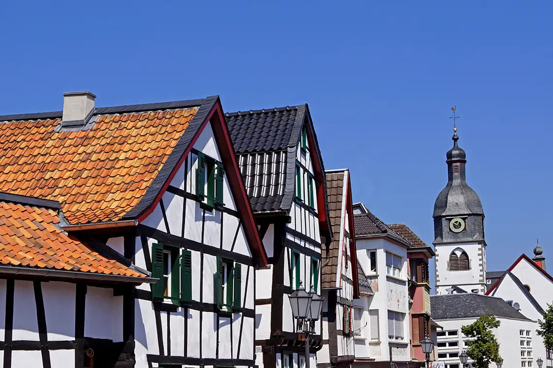 Altstadt Rheinbach: Fachwerkhäuser und gemütliche Straßen im Zentrum Altstadt Rheinbach: Fachwerkhäuser und gemütliche Straßen im Zentrum