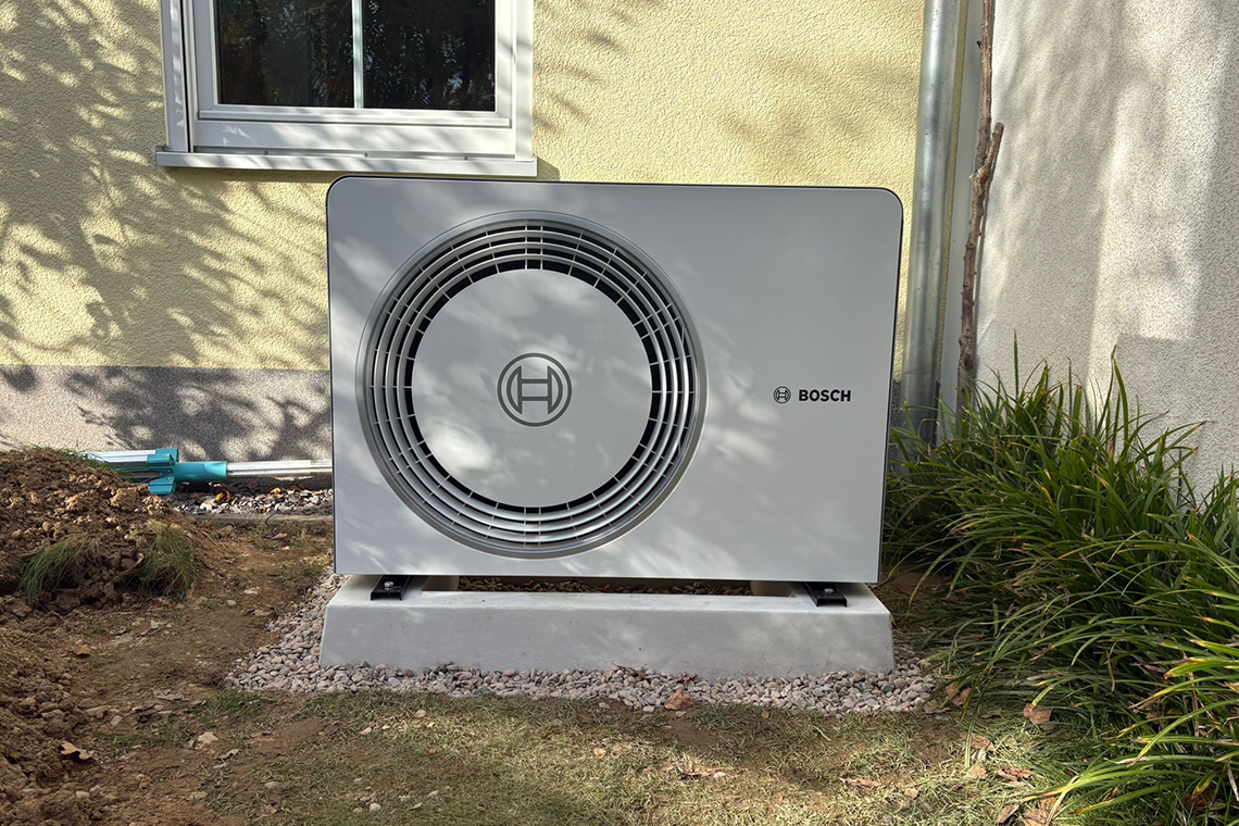 Bosch Wärmepumpe auf Sockel in Troisdorf Kriegsdorf