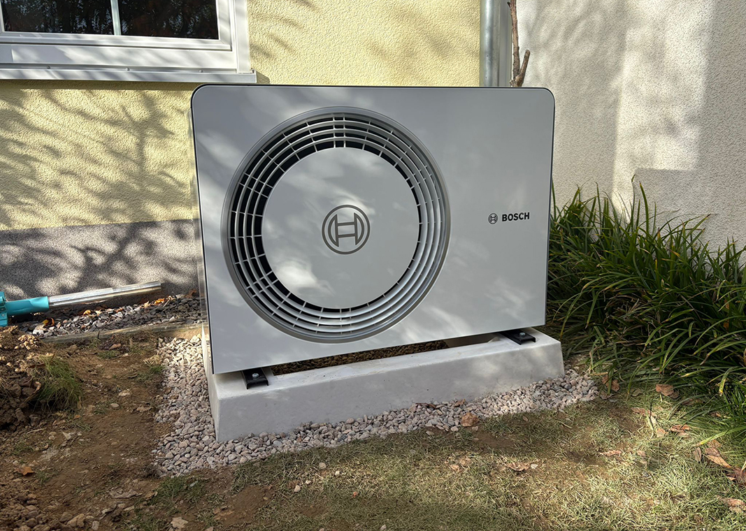 Bosch Wärmepumpe auf Sockel in Troisdorf Kriegsdorf