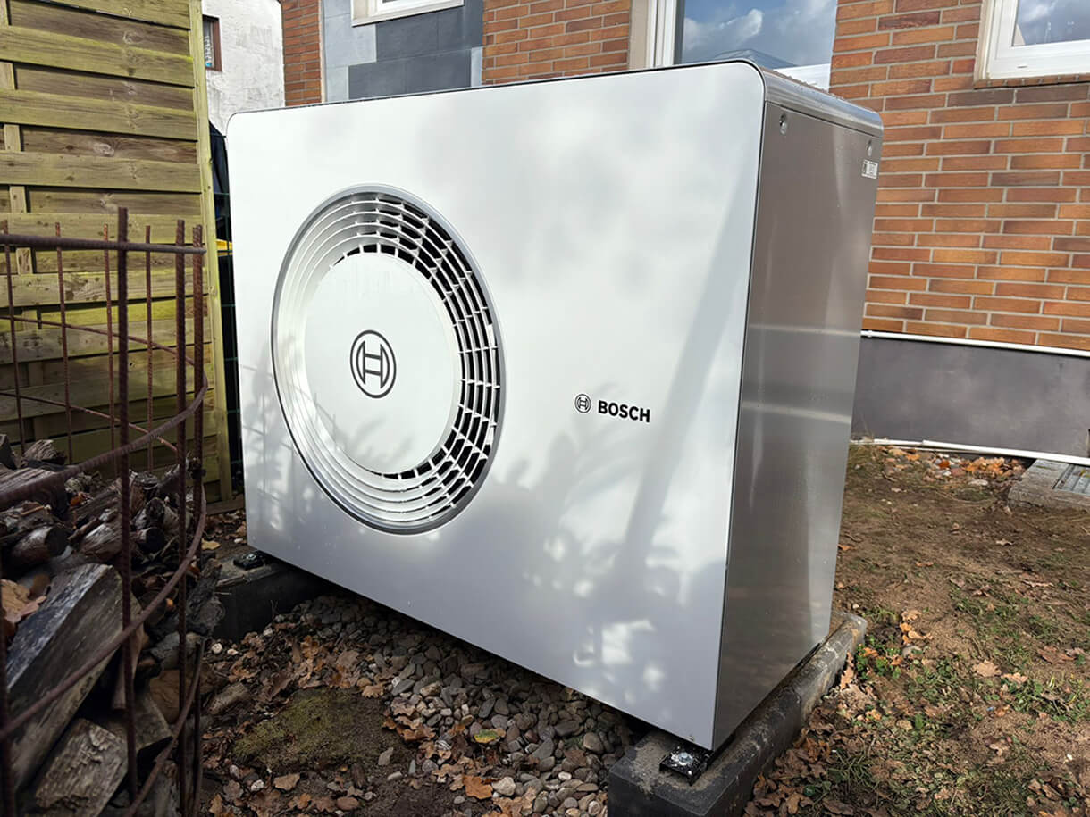 Wärmepumpe von Bosch installiert in Lohmar Heide in einem Mehrparteienhaus